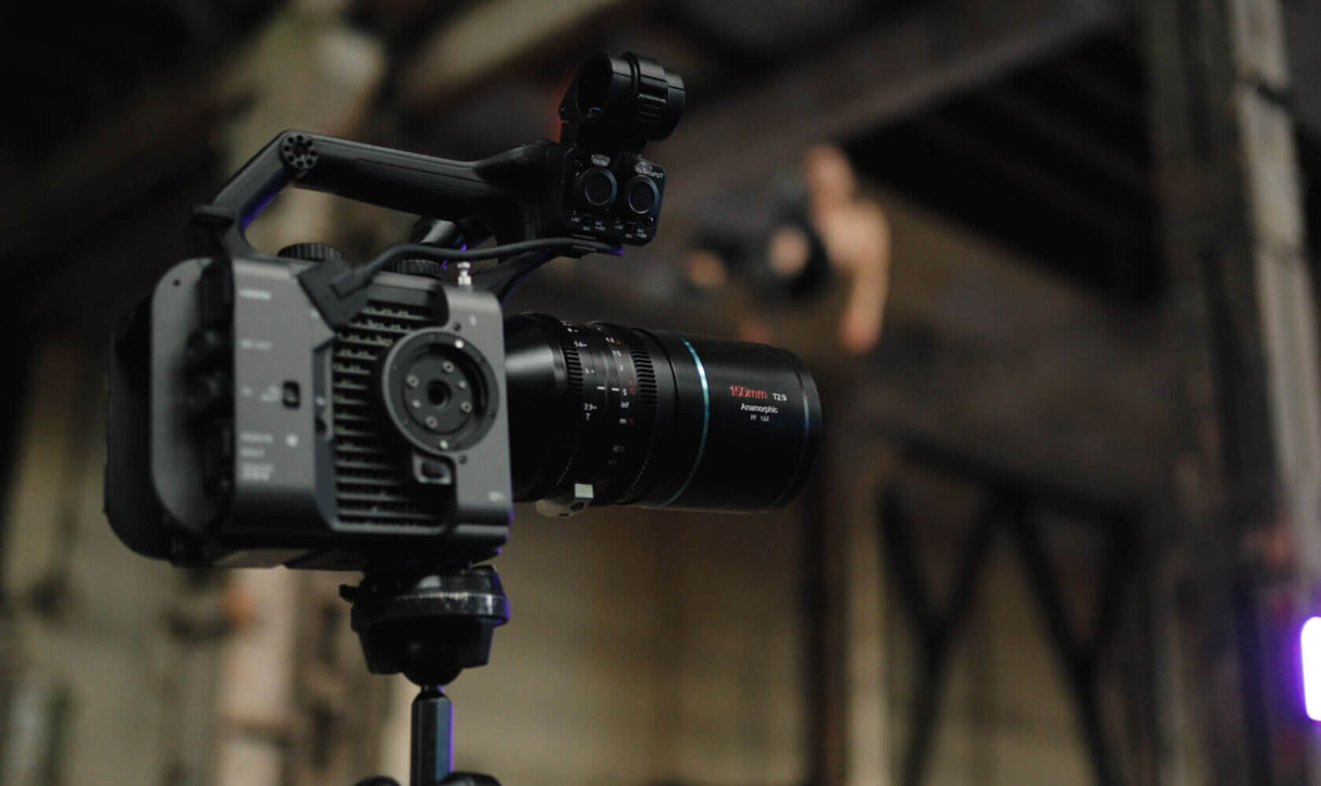 SIRUI Venus 150mm T2.9 1.6x Full-Frame Anamorphic Lens 10