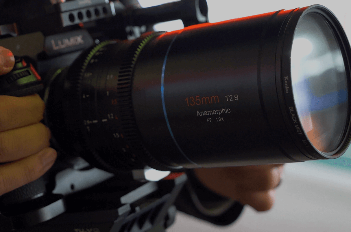 SIRUI Venus 135mm T2.9 1.8x Full-Frame Anamorphic Lens 4