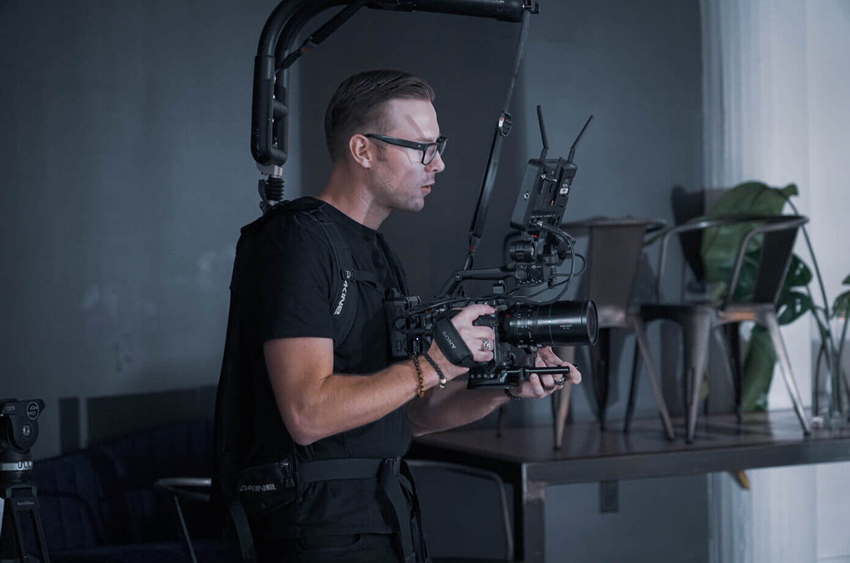 SIRUI Venus 135mm T2.9 1.8x Full-Frame Anamorphic Lens 7