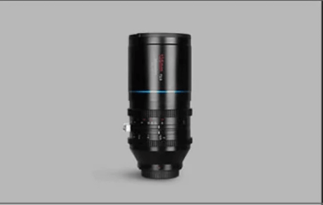 SIRUI Venus 135mm T2.9 anamorphic lens showcasing its black design and signature blue flare.