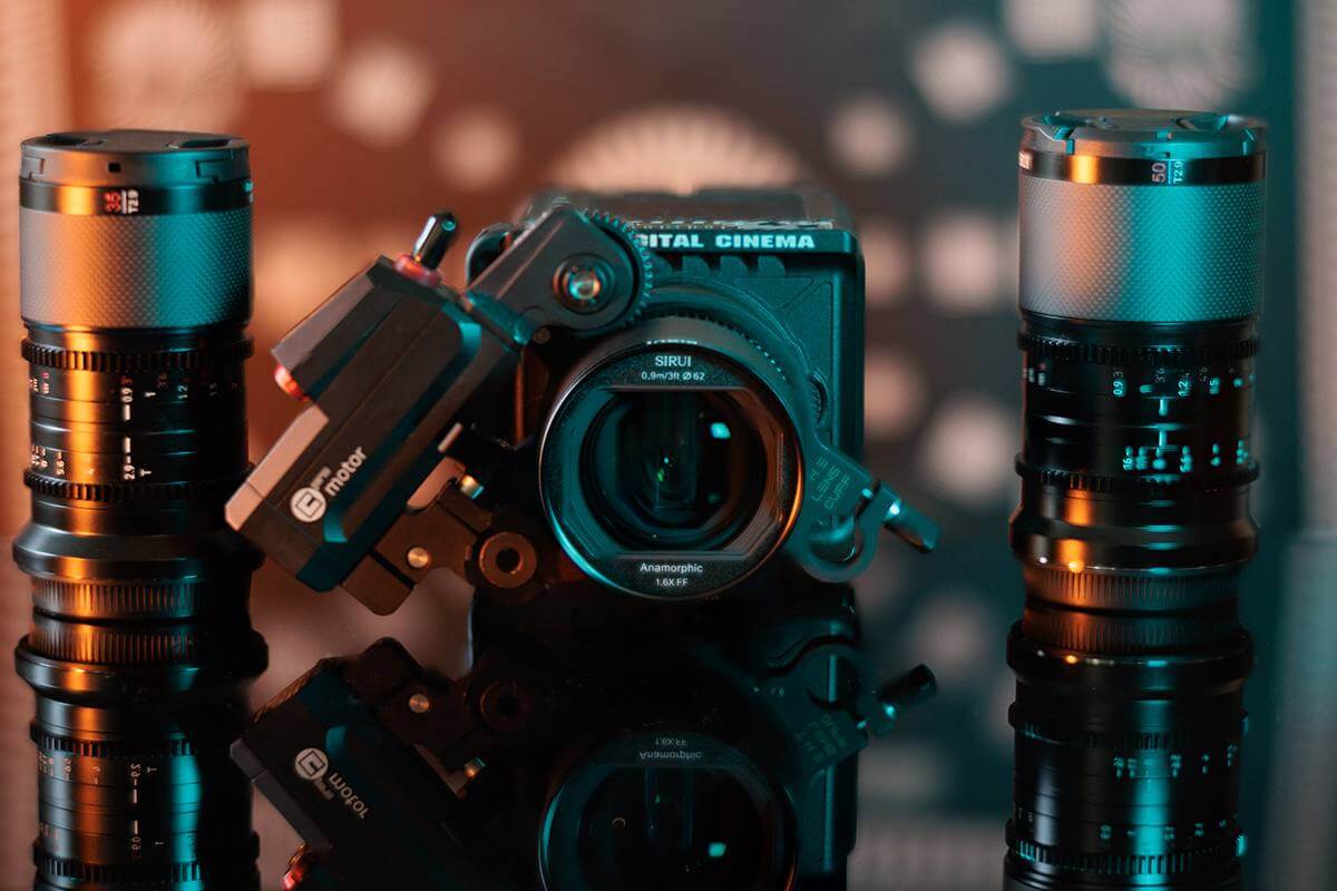Best Cameras to Shoot YouTube Videos for Hobbyists & Pros 2025