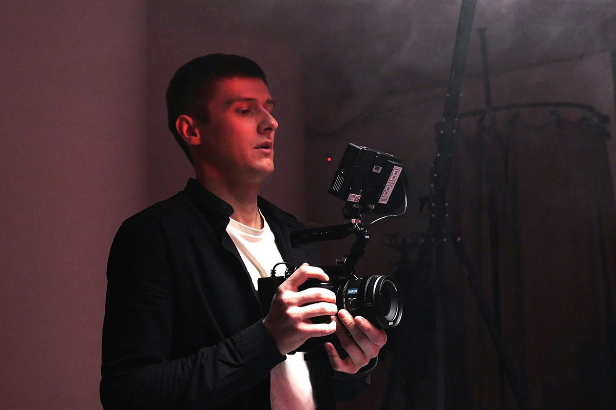 Best Camera for Low Light Photography | Expert Picks 2025