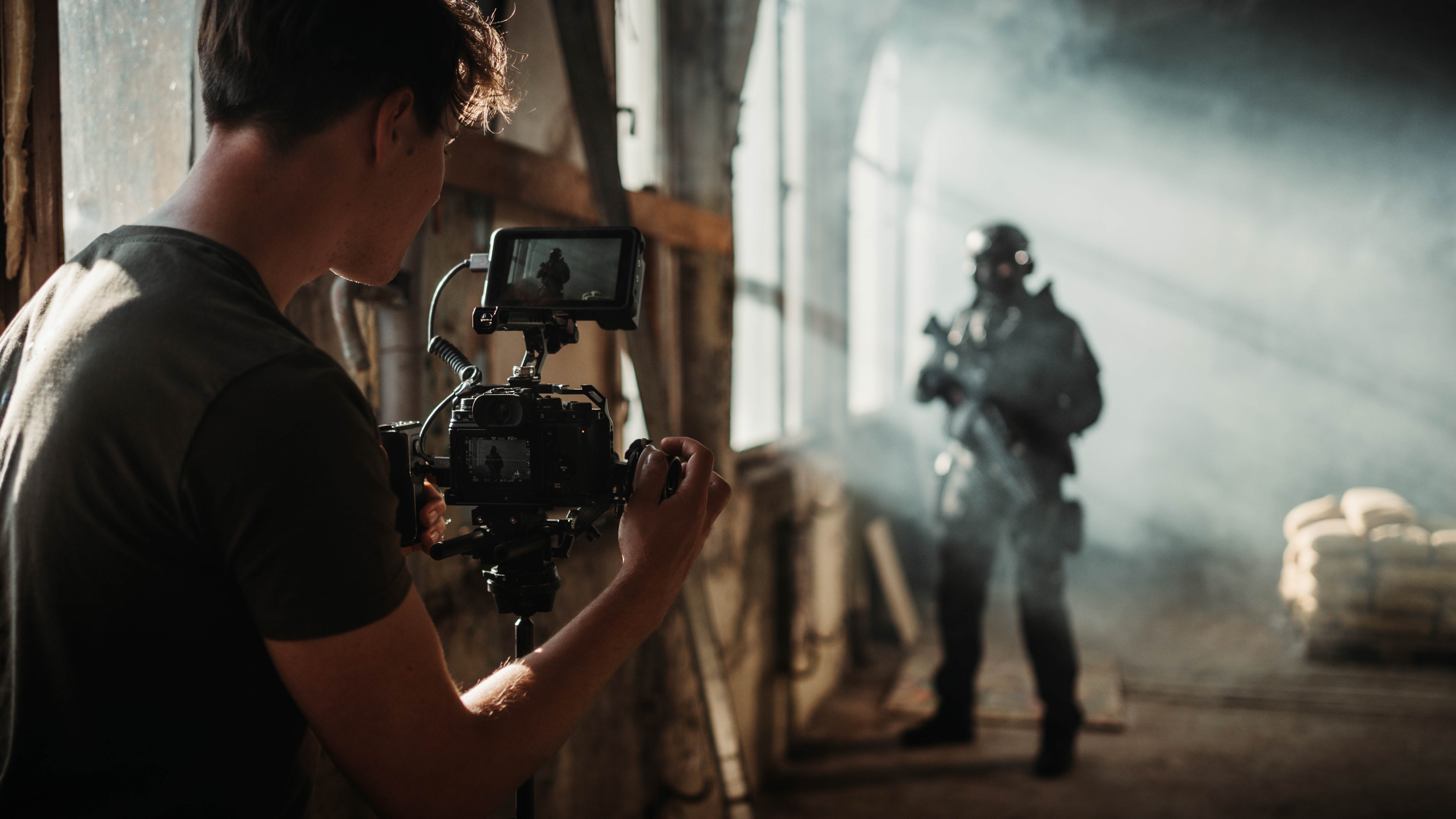 Eye Level Shot Explained: How to Capture Authentic Cinematic Scenes