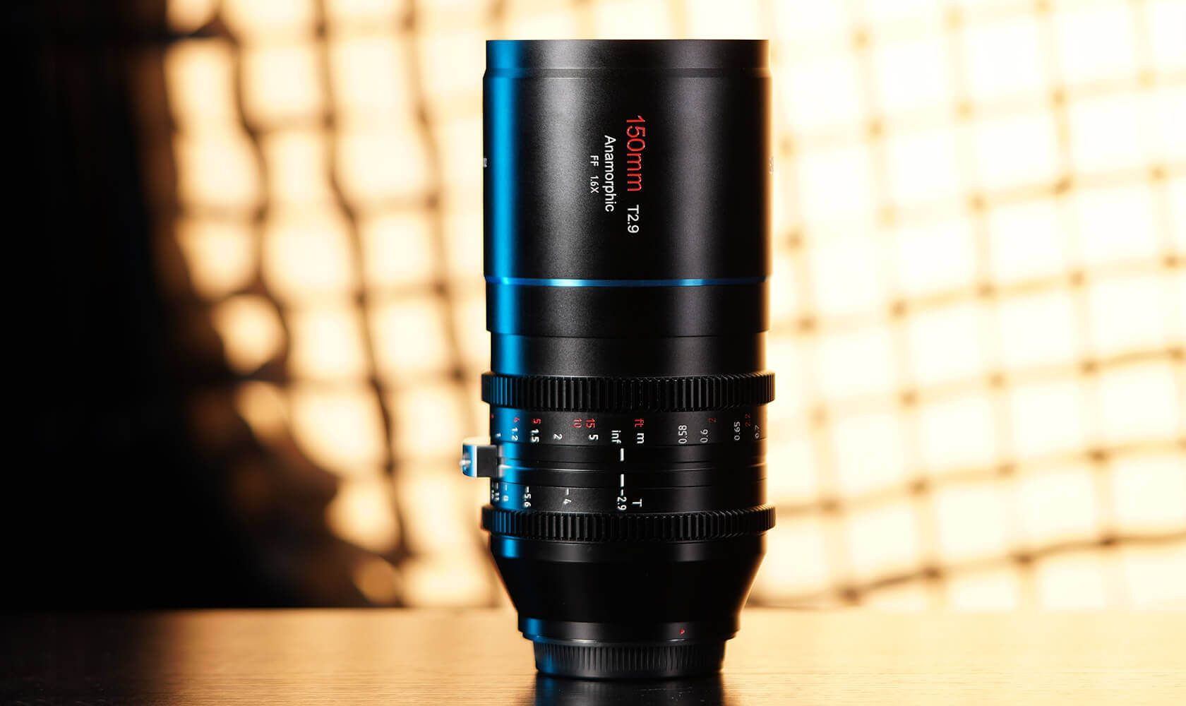 Obiettivo Anamorfico Sirui 150mm T2.9 1.6X Full Frame | Per Attacco E/RF/L/Z, Messa A Fuoco Manuale, Bokeh Ovale E Flare Blu