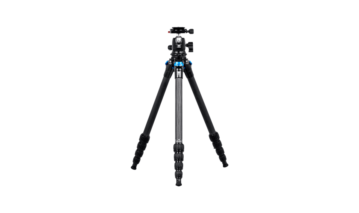 SIRUI ET-1204 Treppiede professionale in fibra di carbonio con testa video fluida VA-5, colonna centrale convertibile, Flip Locks, piastra QR, sezione 4, altezza massima 1400mm, carico utile 3KG SIRUI ET-1204 Treppiede professionale in fibra di carbonio con testa video fluida VA-5, colonna centrale convertibile, Flip Locks, piastra QR, sezione 4, altezza massima 1400mm, carico utile 3KG